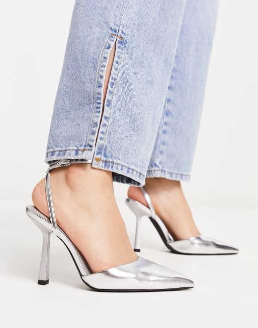 Bershka – Absatzschuhe in Silber-Metallic mit Fersenriemen