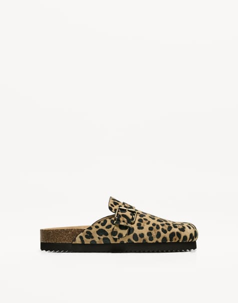Bershka animal print clogs in leopard - view 1