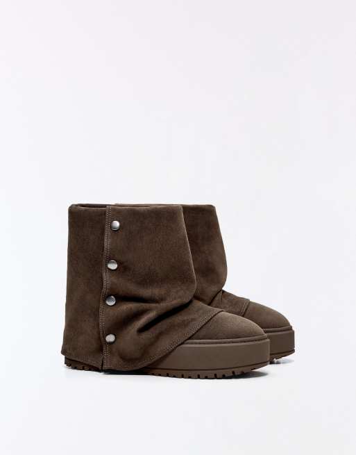 Bershka ankelboots med foder i fuskpäls i brunt, 3 av 5