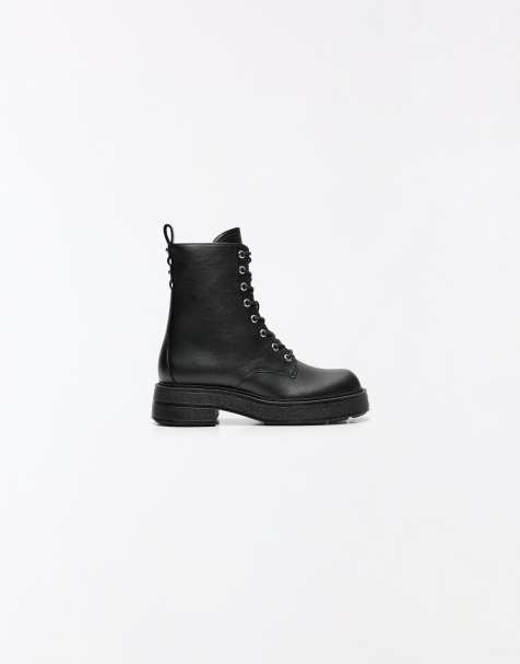 Bershka ankelboots med snörning i svart - view 1