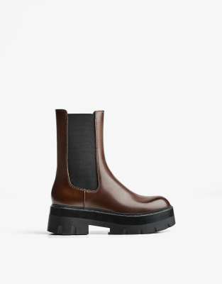 Bershka - Ankle-Boots in Braun mit elastischem Einsatz-Brown
