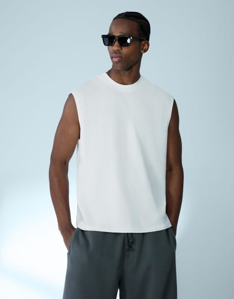 Bershka – Ärmelloses Basic-T-Shirt in Weiß - view 1