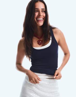 Bershka - Ärmelloses, geripptes T-Shirt in Marineblau
