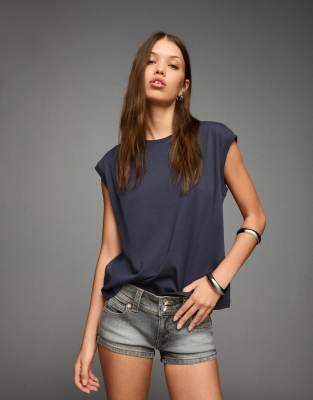 Bershka - Ärmelloses Oberteil in Marineblau