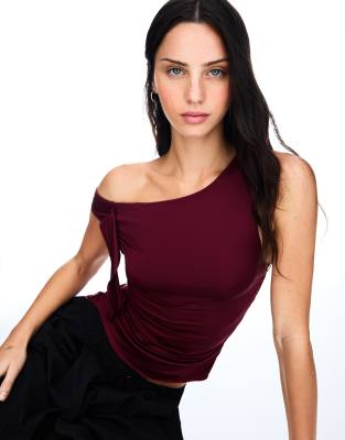 Bershka - Ärmelloses T-Shirt in Burgunderrot mit Bindedetail
