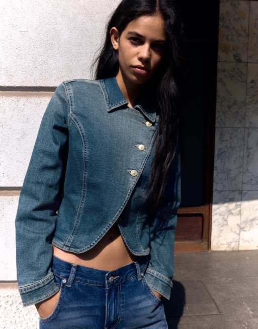Bershka Asymmetric fitted denim jacket in denim blue, 2 of 6