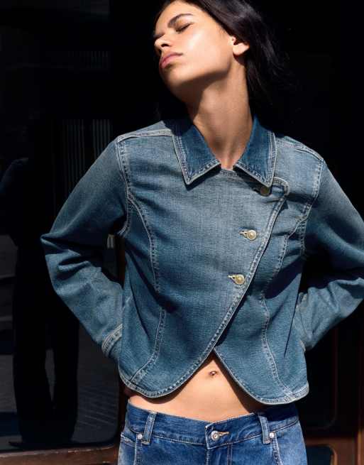 Bershka Asymmetric fitted denim jacket in denim blue, 5 of 6