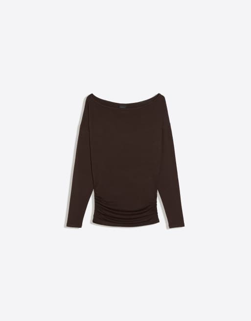 Bershka Asymmetric neck long-sleeved t-shirt in brown, 5 of 5