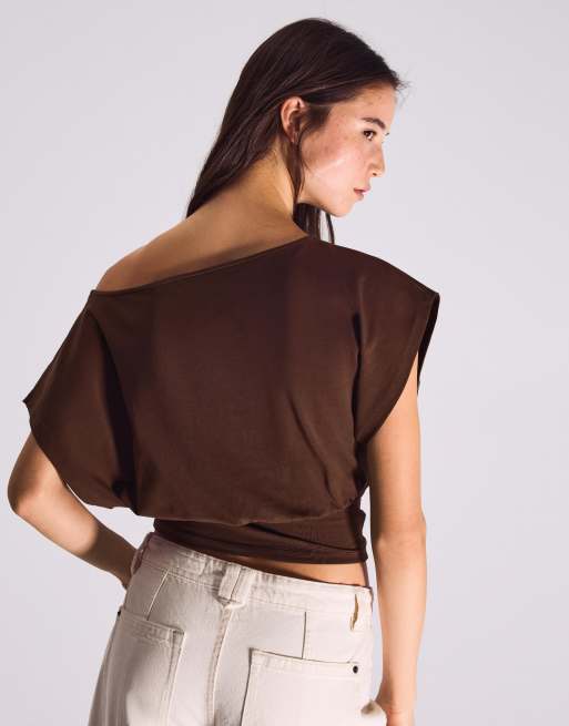 Bershka Asymmetric print short sleeve t-shirt in brown, 2 of 4