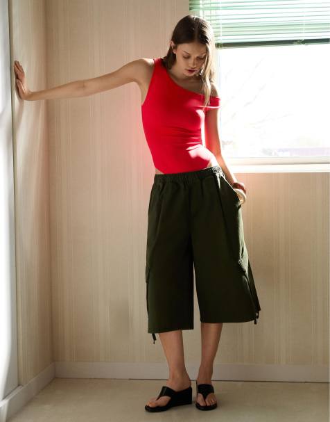 Bershka Asymmetric ruched strap body in red