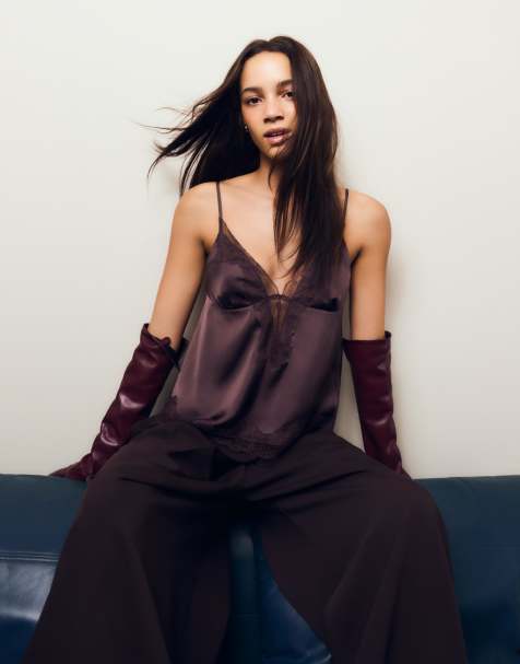 Bershka – Asymmetrisch geschnittenes Camisole-Oberteil aus braunem Satin mit Spitze - view 1