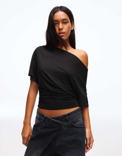 Bershka - Asymmetrisch T-shirt met print en korte mouwen in zwart - view 1