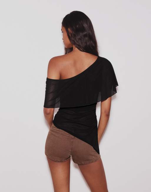 Bershka - Asymmetrische top met cape-detail in zwart, 2 van 4