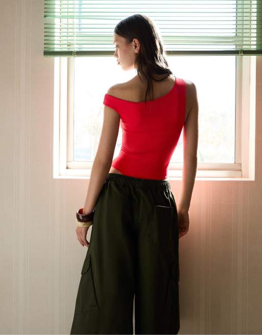 Bershka – Asymmetrischer Body in Ecru mit gerafften Trägern, 3 von 3
