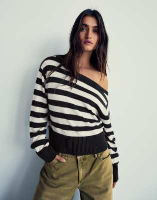 Bershka - Asymmetrischer, rustikaler Pullover in Jeansblau mit Streifenmuster