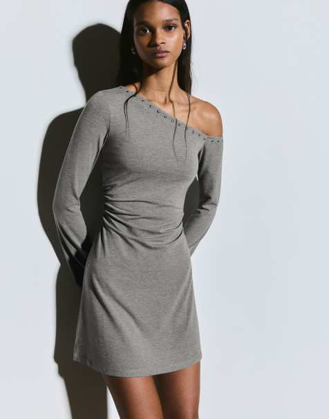 Bershka – Asymmetrisches Minikleid in Hellgrau mit Nietenbesatz - view 1