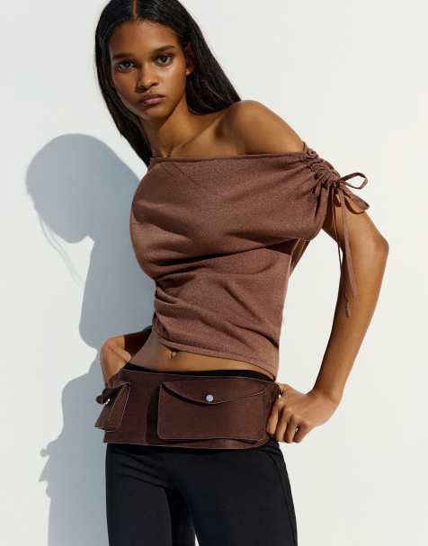 Bershka – Asymmetrisches T-Shirt in Braun - view 1