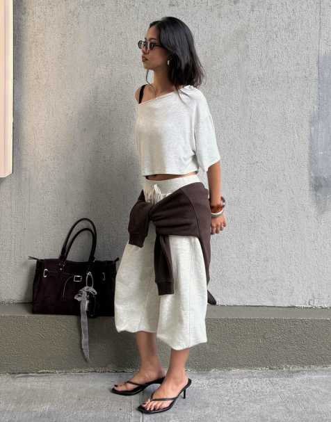 Bershka – Asymmetrisches T-Shirt in verwaschenem Grau - view 1