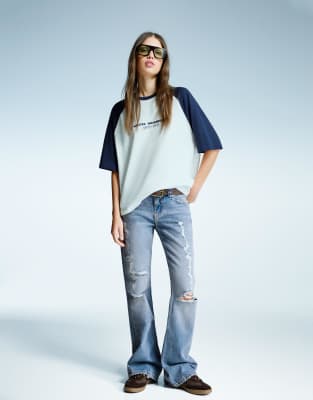 Bershka - Ausgestellte Baggy-Jeans in Mittelblau mit Reißverschlüssen