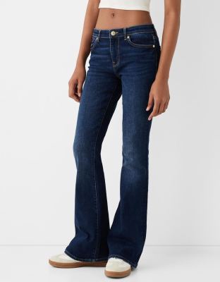 Bershka - Ausgestellte Jeans in dunkler Waschung mit hohem Bund-Blau