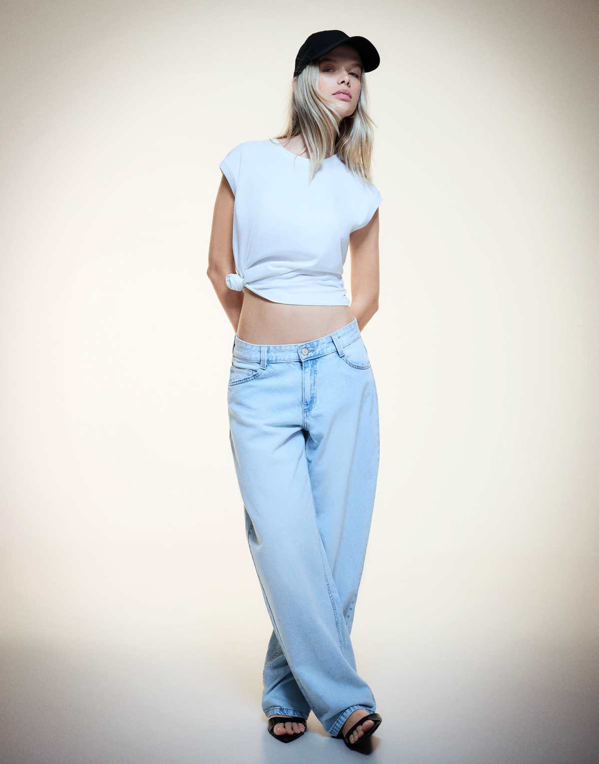 Bershka Baggy barrel jeans in light bue