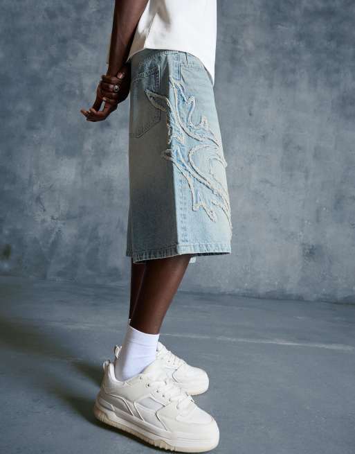 Bershka Baggy bermuda shorts with patch in light blue, 4 of 4