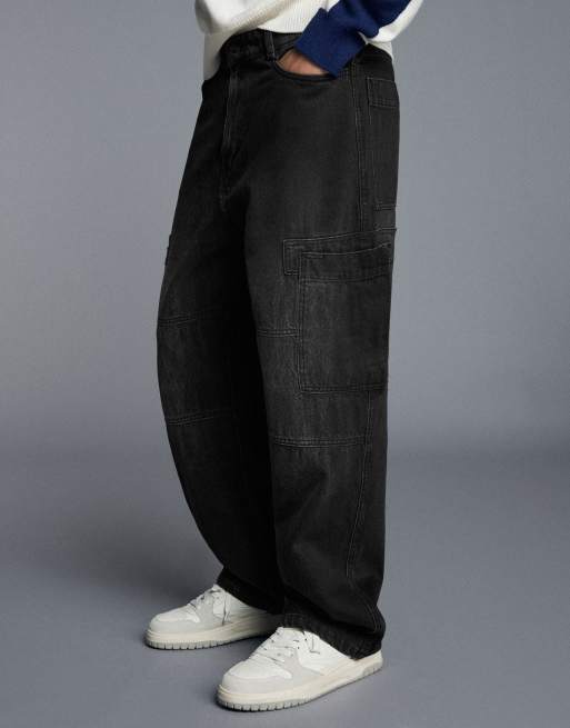 Bershka Baggy cargo jeans in black, 2 of 5