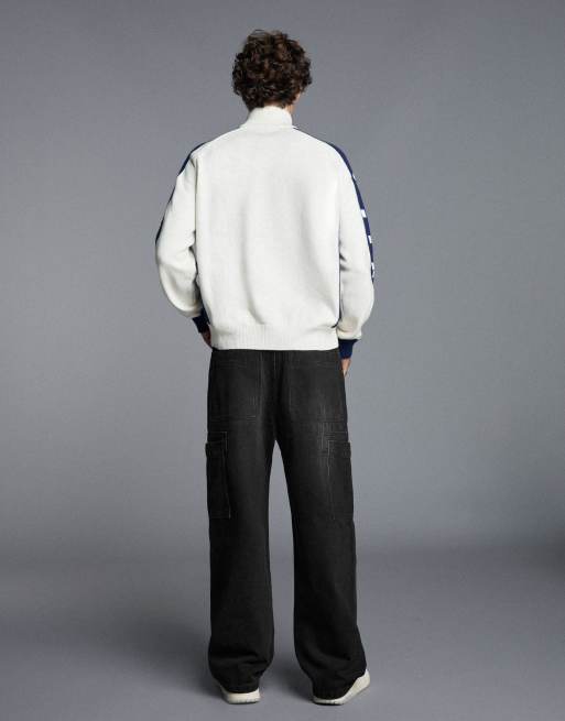 Bershka Baggy cargo jeans in black, 3 of 5