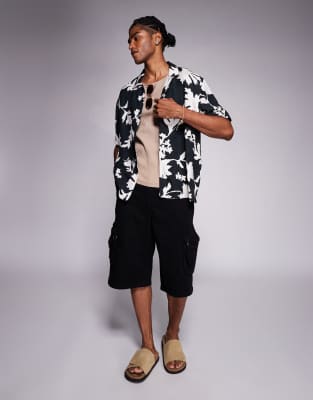 Bershka Bershka baggy cargo short in charcoal grey