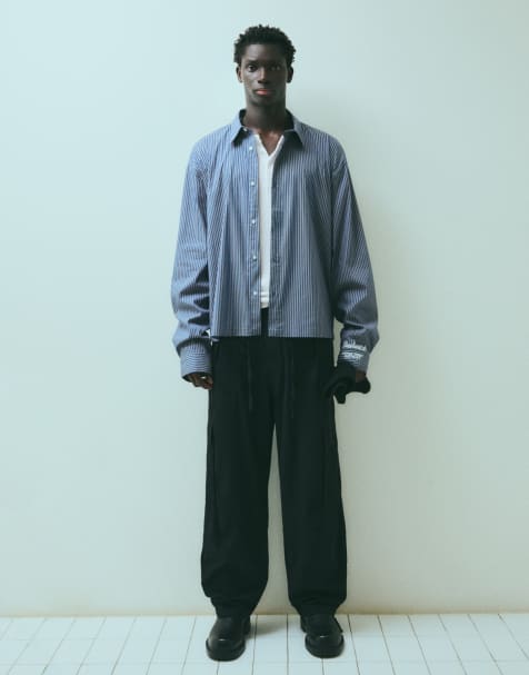 Bershka Baggy cargo trousers in black - view 1