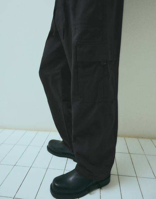 Bershka baggy cargobroek in zwart, 4 van 5