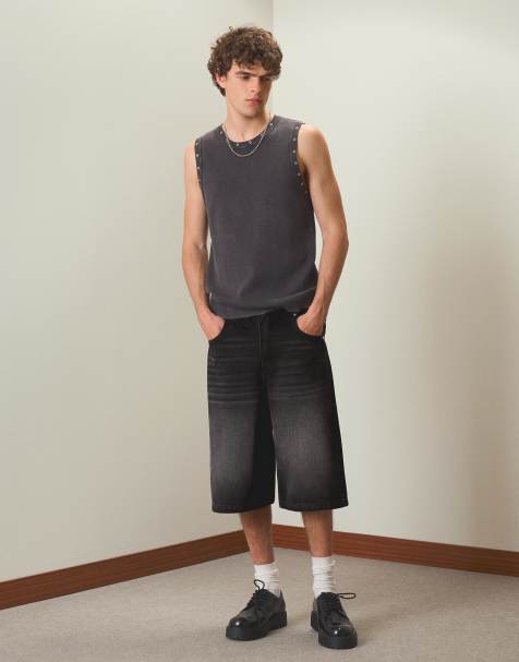 Bershka Baggy denim bermuda shorts in black - view 1