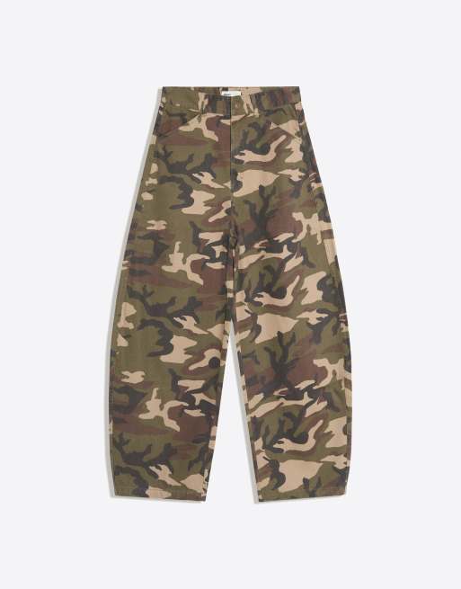 Bershka Baggy-Hose mit Print in Grün, 5 von 5