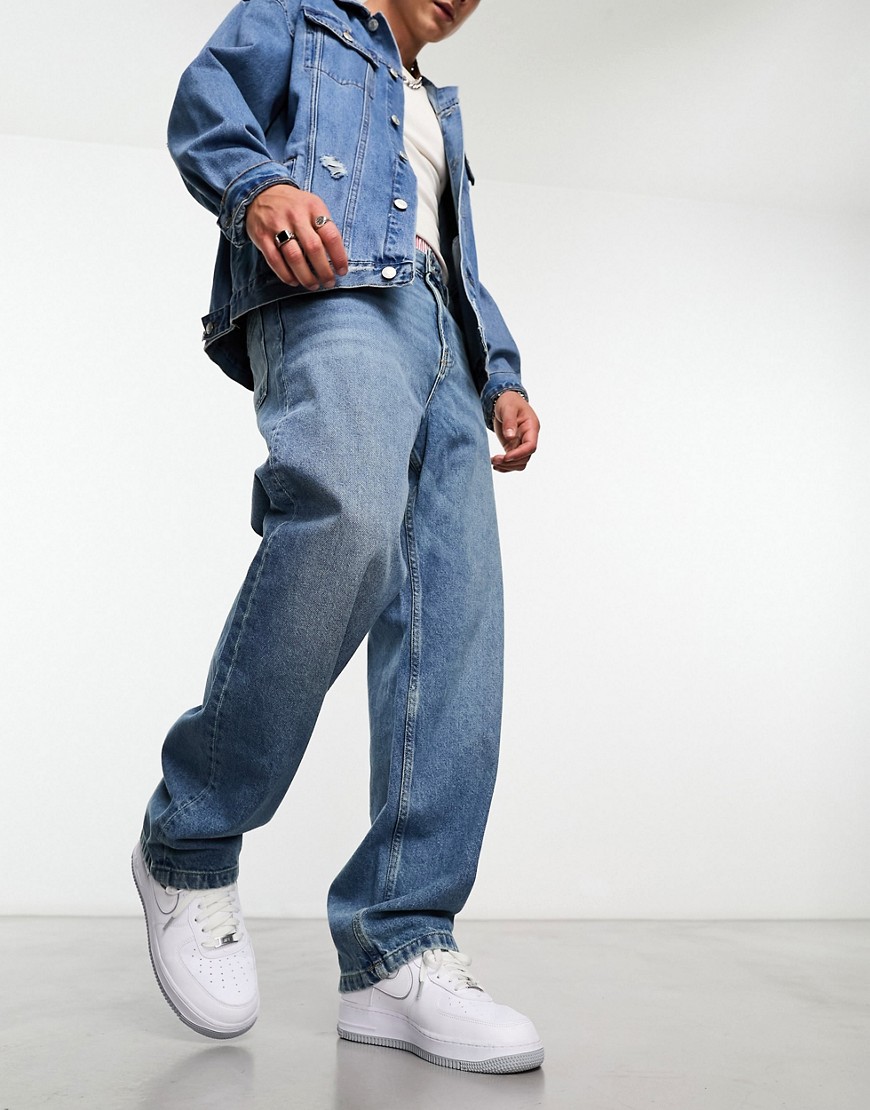 baggy jeans in blue