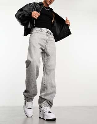 baggy jeans in gray