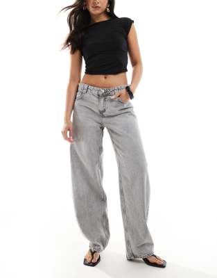 Bershka - Baggy-Jeans in Hellgrau mit Ballonbeinschnitt