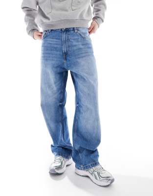 baggy jeans in mid blue