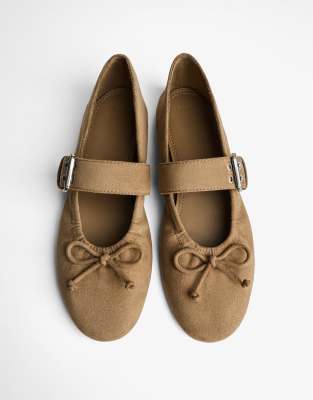 Bershka - Ballerinas in Hellbraun mit Schnalle-Brown