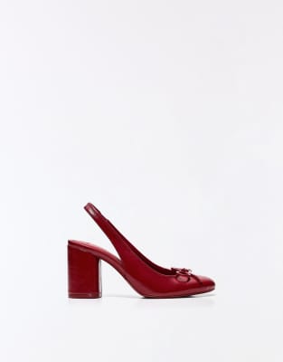 Bershka - Ballerinas in Rot mit Fersenriemen und Absatz