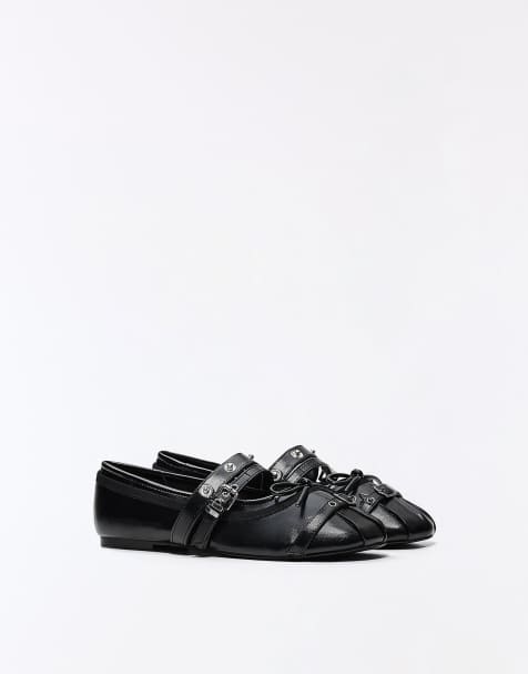 Bershka Ballerinas mit Nieten und Schnalle in Schwarz - view 1