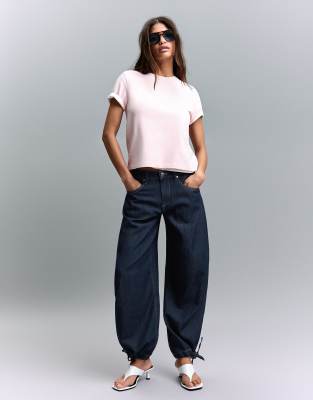 Bershka - Ballon-Jeans in Denimblau mit niedrigem Bund und weitem Bein