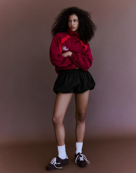 Bershka ballon mini short in zwart - view 1