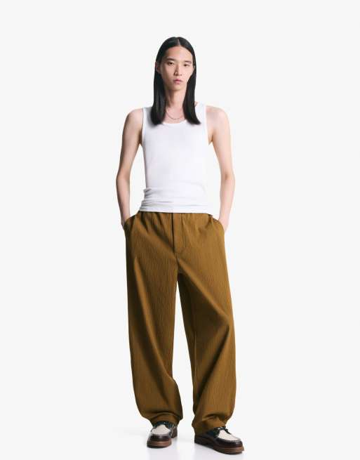 Bershka – Balloon-Fit-Hose in Braun