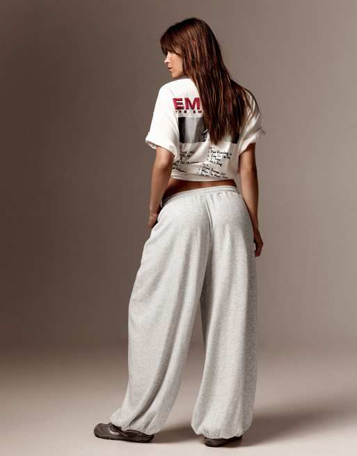 Bershka Balloon fit plush trousers in light grey, 3 of 6
