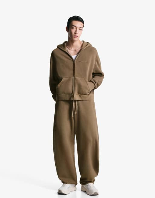 Bershka Balloon fit trousers in brown