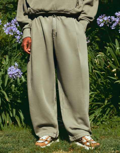 Bershka Balloon fit vaskede joggingbukser med plisseringer i khaki - view 1