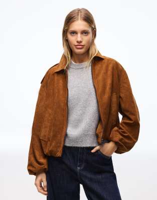 Bershka - Balloon - Jacke aus Wildlederimitat in Kamelbraun-Neutral