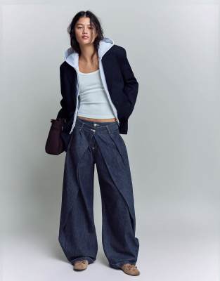 Bershka - Balloon-Jeans in Blau-Marineblau