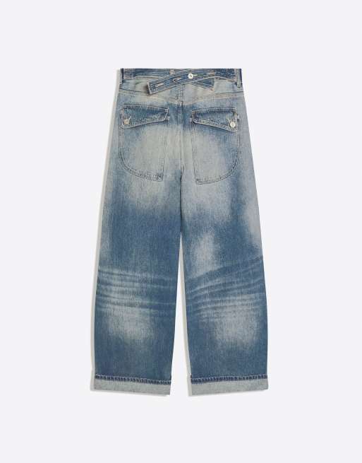 Bershka Balloon jeans with back buckle in mid blue, 6 of 6