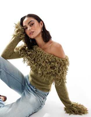 Bershka - Bardot-Pullover in Khaki mit zotteligem Besatz-Grün